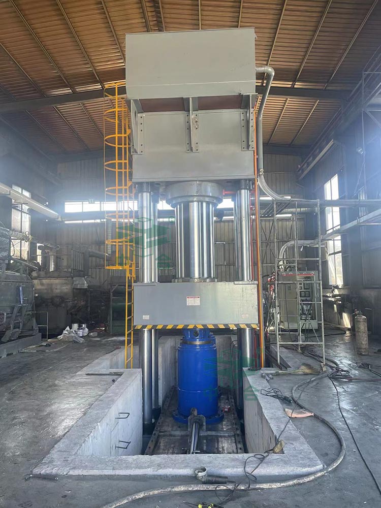 石墨坩堝液壓機.jpg