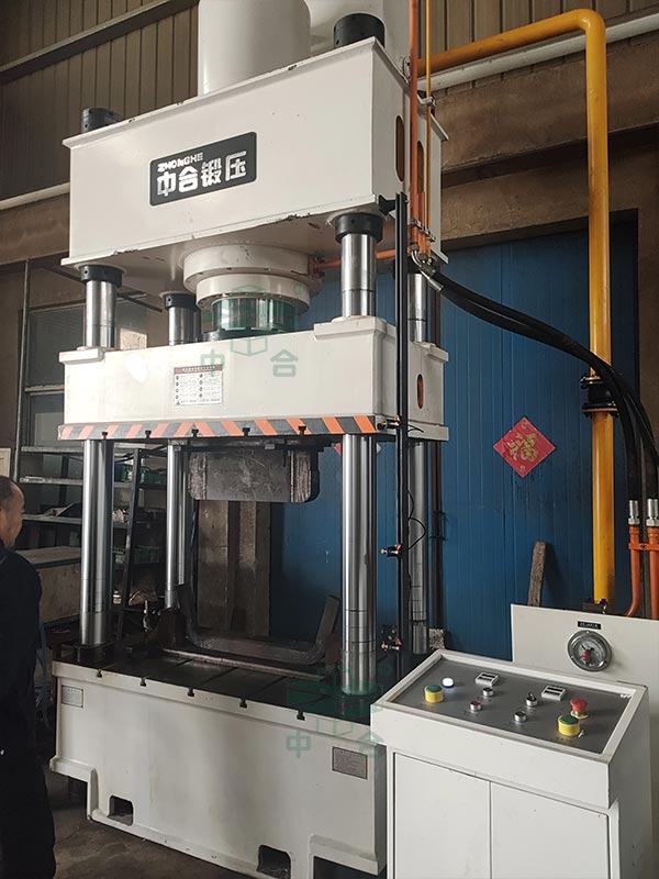 400噸型材折彎液壓機現場.jpg