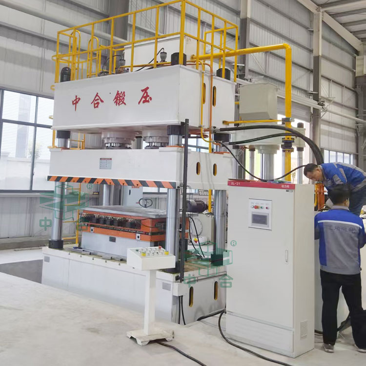 630噸玻璃鋼液壓機安裝調試.jpg