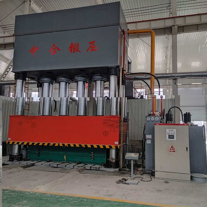 汽車覆蓋件成型設備_2500噸四柱液壓機(圖1)